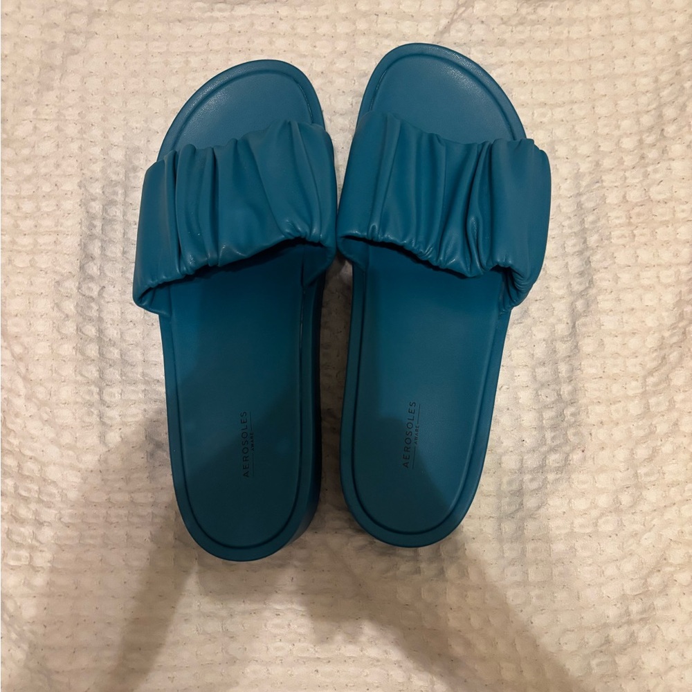 Size 11 Blue aerosoles